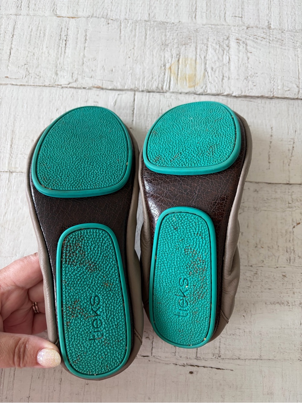 Tieks by Gavrieli size 7 Taupe Leather Ballet Flats Foldable Travel Comfort - Picture 8 of 10